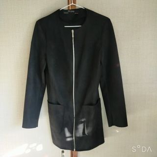 ザラ(ZARA)の【新品】ZARA スエード風ノーカラーコート ブラック黒(ロングコート)