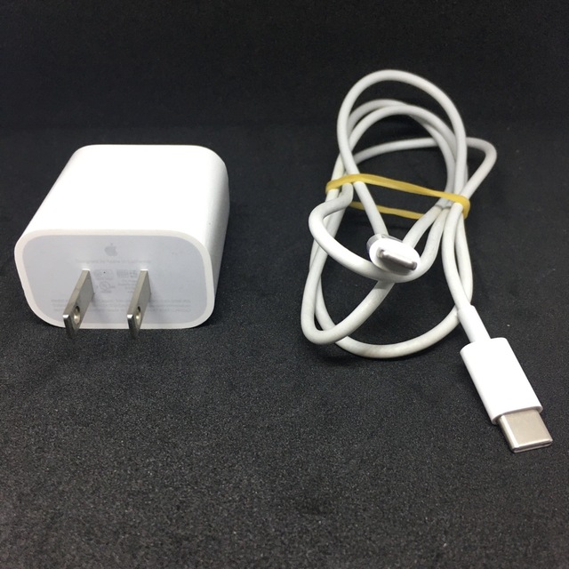 Apple(アップル)のNo.354 Apple 18W USB-C A1720 充電器　ACアダプタ スマホ/家電/カメラのスマートフォン/携帯電話(バッテリー/充電器)の商品写真