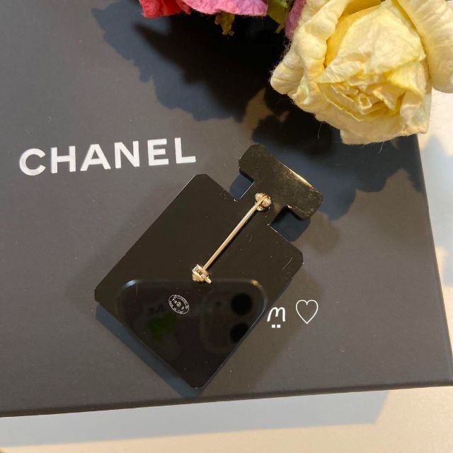 レディースCHANEL　シャネル　パフュームボトル　香水瓶　ココマークパールブローチ