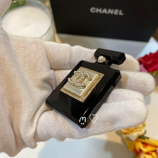 レディースCHANEL　シャネル　パフュームボトル　香水瓶　ココマークパールブローチ