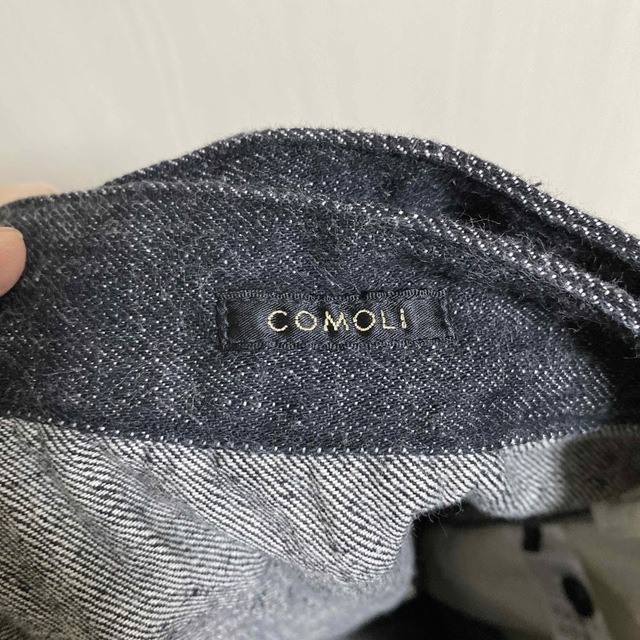 COMOLI(コモリ)のcomoli デニムベルテッドパンツ メンズのパンツ(デニム/ジーンズ)の商品写真