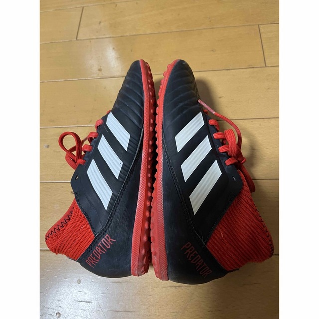 adidas(アディダス)のadidas トレシュー　21.5cm スポーツ/アウトドアのサッカー/フットサル(シューズ)の商品写真