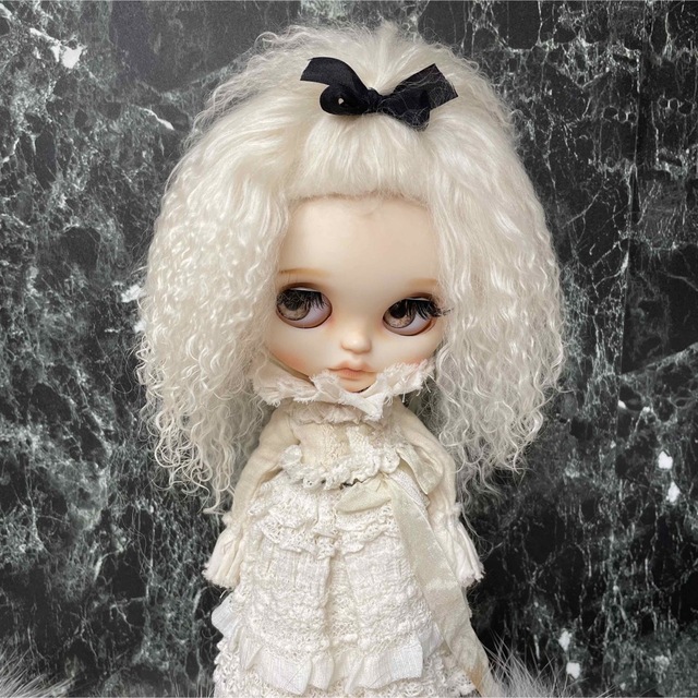 blythe_シャイニークリームw-049チベットラムフルスキンウィッグ