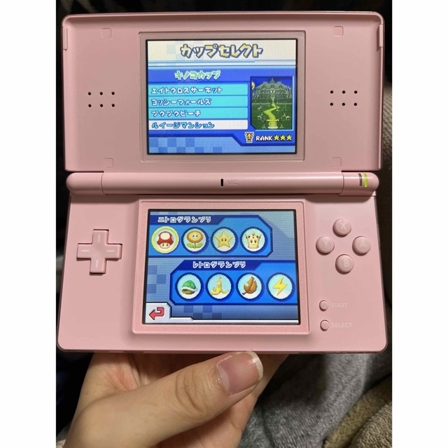 ニンテンドーDS(ニンテンドーDS)の【北米版】ニンテンドー　DS Lite　ピンク本体＆ソフト3点　動作確認済み エンタメ/ホビーのゲームソフト/ゲーム機本体(携帯用ゲーム機本体)の商品写真