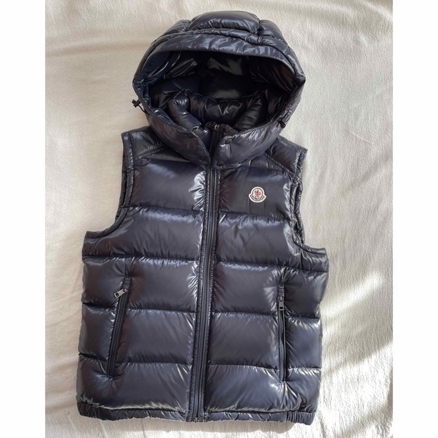 MONCLER(モンクレール)のMONCLER モンクレール　LACETダウンベスト メンズのジャケット/アウター(ダウンベスト)の商品写真