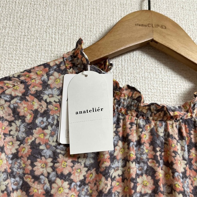 anatelier(アナトリエ)の新品タグ付き　アナトリエ花柄ワンピース レディースのワンピース(ロングワンピース/マキシワンピース)の商品写真