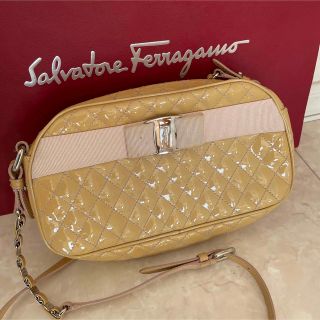 サルヴァトーレフェラガモ(Salvatore Ferragamo)の再値下げ！フェラガモ バッグ ヴァラ リボン ショルダーバッグ(ショルダーバッグ)