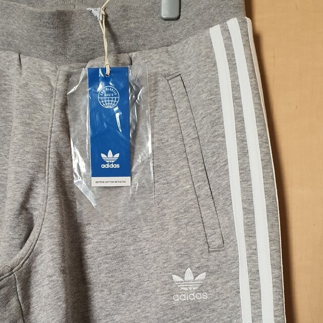 adidas(アディダス)のアディダス オリジナルス フリース スウェット パンツ (Ｌ～)O 新品 未使用 メンズのパンツ(その他)の商品写真