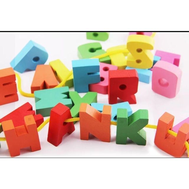ひもとおし　26個アルファベット+2本ひもセット キッズ/ベビー/マタニティのおもちゃ(知育玩具)の商品写真