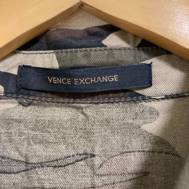 VENCE EXCHANGE(ヴァンスエクスチェンジ)のVENCE EXCHANGE シャツ ブラウス Mサイズ 迷彩柄 レディースのトップス(シャツ/ブラウス(長袖/七分))の商品写真