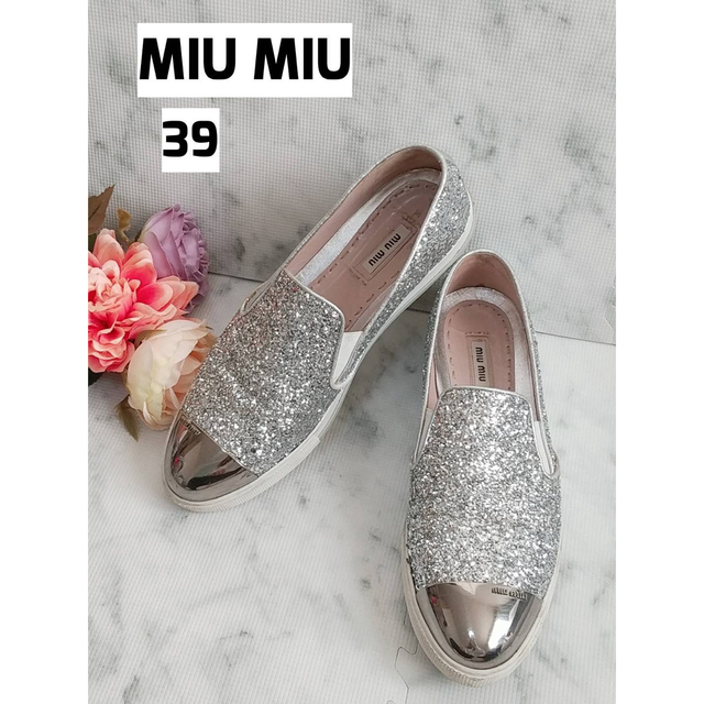 miumiu(ミュウミュウ)のMIU MIU ミュウミュウ グリッター スリッポン シルバー サイズ24,5 レディースの靴/シューズ(スリッポン/モカシン)の商品写真