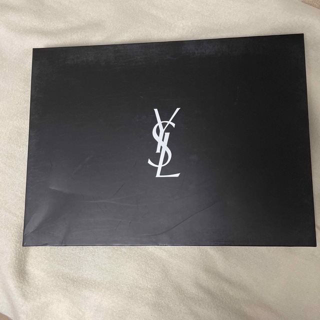 Yves Saint Laurent(イヴサンローラン)の新品未使用　YSL イヴサンローラン　極上ウールひざ掛け　ベージュ　ブランケット レディースのファッション小物(マフラー/ショール)の商品写真