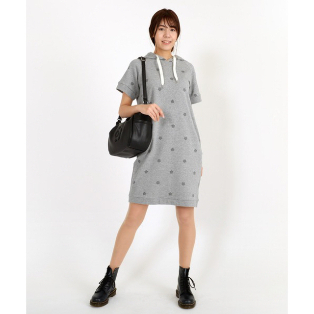 MARY QUANT(マリークワント)のマリークワント　総柄デイジープリント　パーカーワンピース　グレー レディースのワンピース(ひざ丈ワンピース)の商品写真