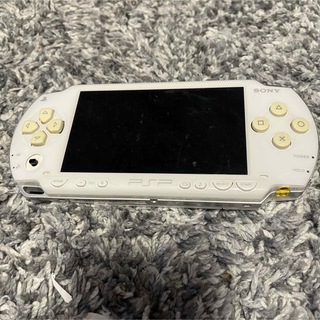 プレイステーションポータブル(PlayStation Portable)の【PSP-1000】ホワイト 本体＋充電器付(携帯用ゲーム機本体)