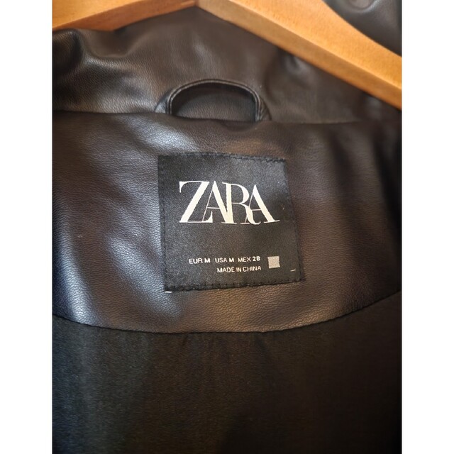 ZARA(ザラ)のZARAレディースMブラックアウター レディースのジャケット/アウター(ダウンジャケット)の商品写真