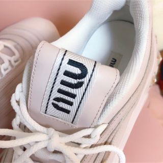 極美品】miumiu♡ レザースニーカー ビジュー クリスタル ピンク | www