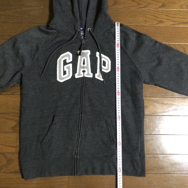 GAP(ギャップ)のGAPメンズ裏起毛パーカーダークグレー美品L メンズのトップス(パーカー)の商品写真