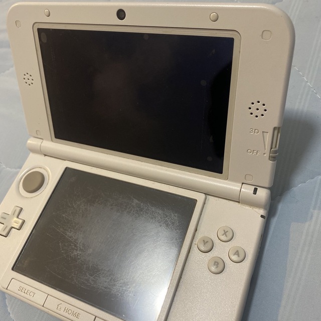 任天堂(ニンテンドウ)の3DS LL本体　ホワイト エンタメ/ホビーのゲームソフト/ゲーム機本体(携帯用ゲーム機本体)の商品写真