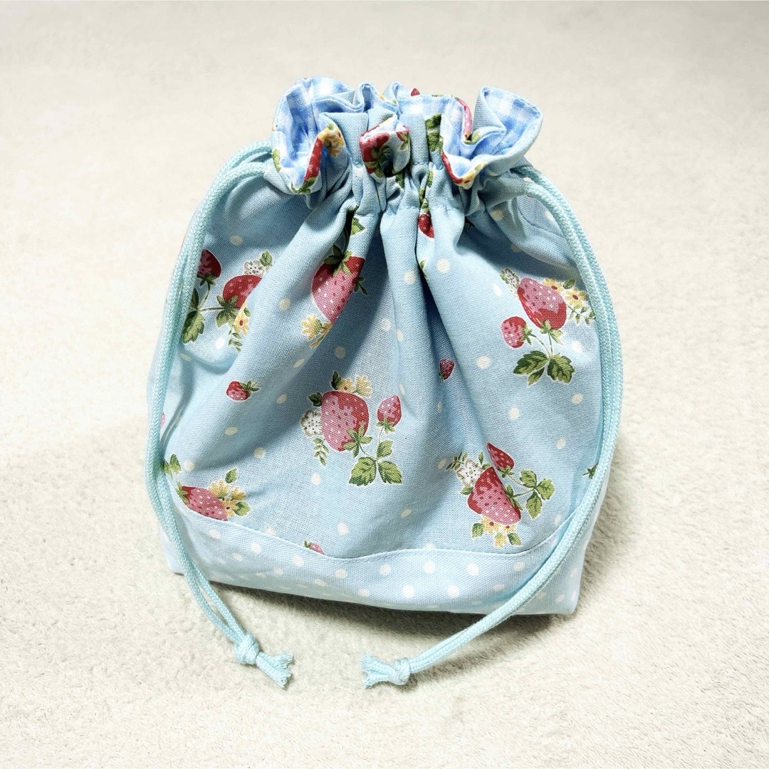 お弁当袋 コップ袋 ハンドメイド 女の子 巾着 いちご ストロベリー ハンドメイドのキッズ/ベビー(外出用品)の商品写真