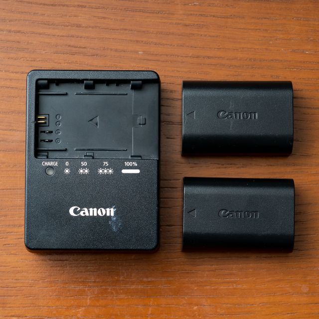 Canon 純正バッテリーパックLP-E6（2個）＆チャージャー LC-E6 | フリマアプリ ラクマ