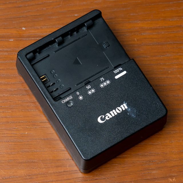 Canon(キヤノン)のCanon 純正バッテリーパックLP-E6（2個）＆チャージャー LC-E6 スマホ/家電/カメラのカメラ(その他)の商品写真