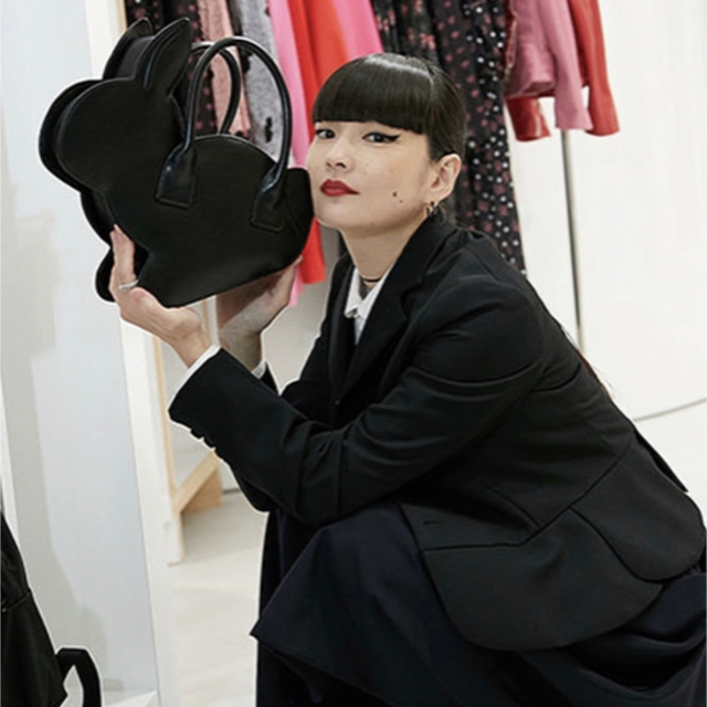 秋元梢着 コムデギャルソンガール うさぎバッグ 青山バッグ 本物の