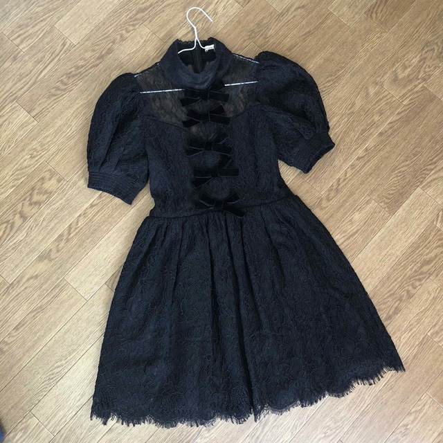 Alice+Olivia(アリスアンドオリビア)のVERNITA LACE BUTTON DOWN PARTY DRESS レディースのワンピース(ミニワンピース)の商品写真