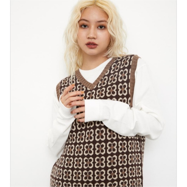 LAGUA GEM FLOWER JACQUARD KNIT VEST