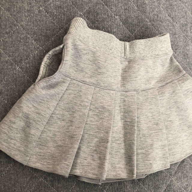 UNIQLO(ユニクロ)のUNIQLO女児スカートXS（ 100） キッズ/ベビー/マタニティのキッズ服女の子用(90cm~)(スカート)の商品写真