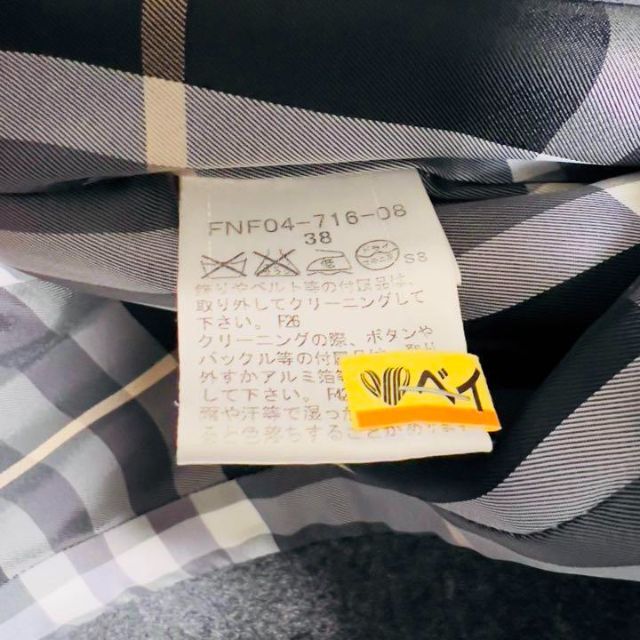 バーバリーブルーレーベル 吉川希少ひなの着用 プリーツトレンチコート