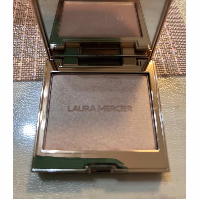 laura mercier(ローラメルシエ)のローラメルシエ　ローズグロウイルミネーター コスメ/美容のベースメイク/化粧品(フェイスカラー)の商品写真