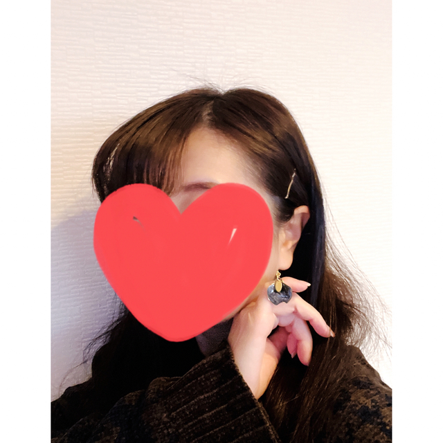 パールブラックのゆらゆらお花のピアス🌷 ハンドメイドのアクセサリー(ピアス)の商品写真