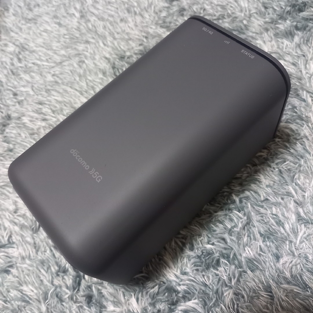 NTTdocomo(エヌティティドコモ)の【中古品】 docomo home 5G HR01 ドコモ　ホームルーター スマホ/家電/カメラのスマートフォン/携帯電話(その他)の商品写真