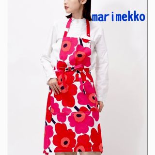 マリメッコ(marimekko)のピヨピヨ様専用　marimekko     エプロン　レッド　ウニッコ柄　花柄(収納/キッチン雑貨)