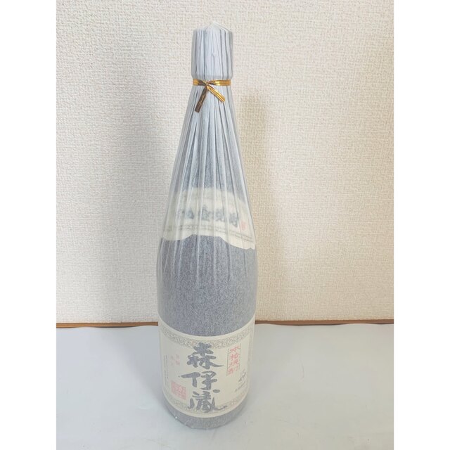 未開栓　本格焼酎　森伊蔵　箱破損あり 1800ml 食品/飲料/酒の酒(焼酎)の商品写真