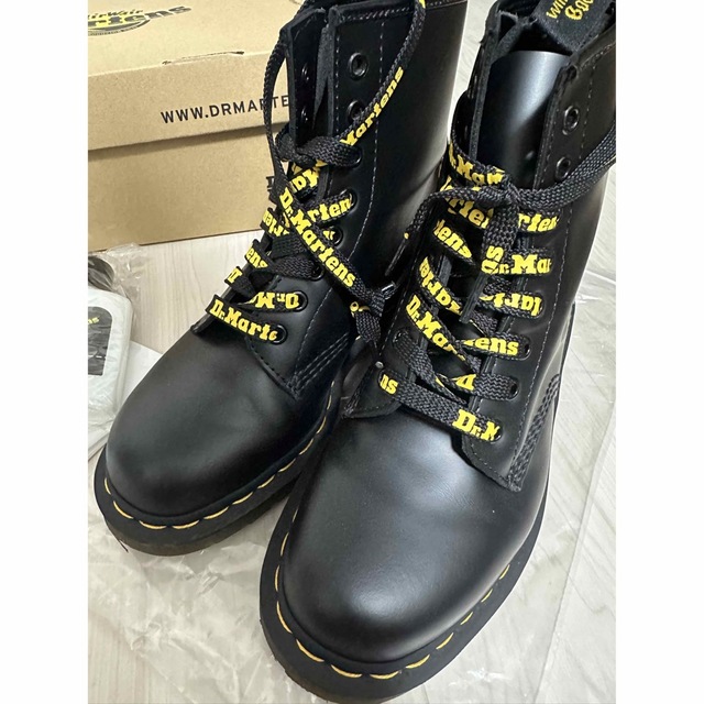 Dr.Martens(ドクターマーチン)の値下げ！Dr.Martens 8ホール　ブーツ　黒　日本サイズ25センチ レディースの靴/シューズ(ブーツ)の商品写真