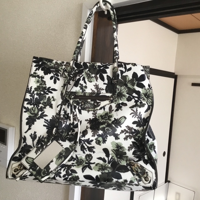 BALENCIAGA BAG(バレンシアガバッグ)のバレンシアガ超希少レザーフラワー柄トートバッグ レディースのバッグ(トートバッグ)の商品写真