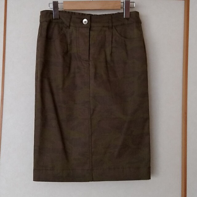 earth music & ecology(アースミュージックアンドエコロジー)のearth 迷彩柄スカート　Sサイズ レディースのスカート(ひざ丈スカート)の商品写真