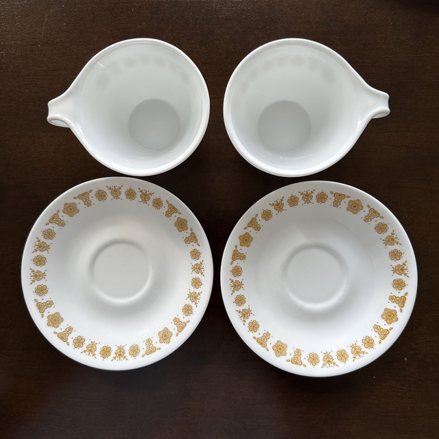 CORELLE(コレール)のヴィンテージCorelle コレール プレート大2枚とカップ&ソーサー2客セット インテリア/住まい/日用品のキッチン/食器(食器)の商品写真