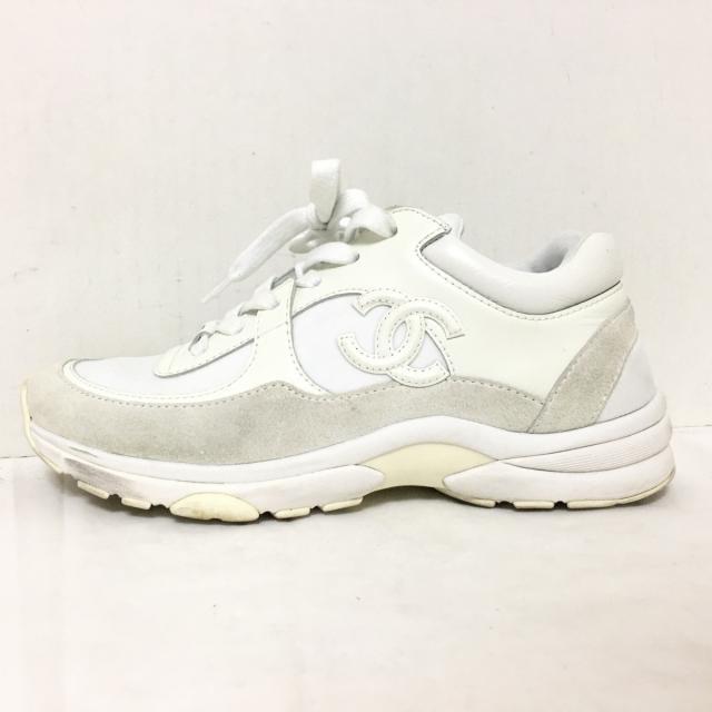 ワンピなど最旬ア! CHANEL - シャネル スニーカー 36 レディース - 白