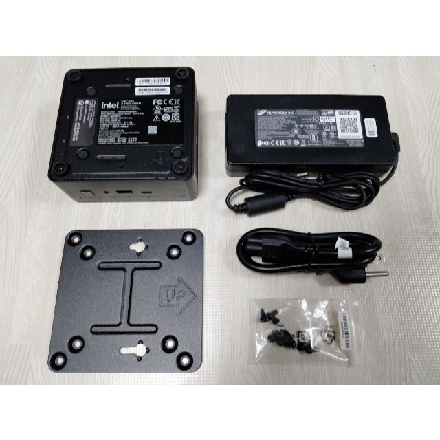 Intel NUC 第11世代 i7-1165G7 NUC11PAHi7