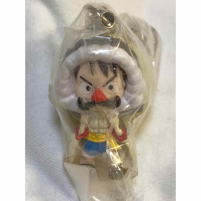 ワンピース ルフィ 変装 2年後 フィギュアストラップ ガチャ 未使用 エンタメ/ホビーのアニメグッズ(ストラップ)の商品写真