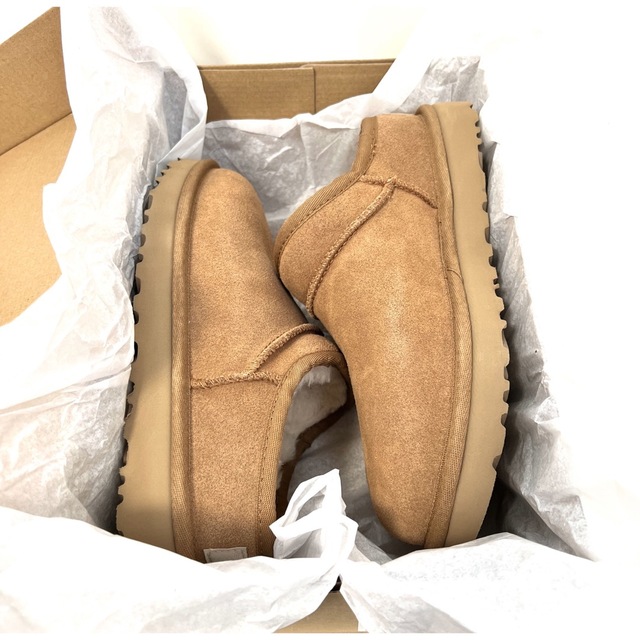 UGG(アグ)の24 ugg クラシック スリッパ ムートン ファー チェスナット アグ レディースの靴/シューズ(スリッポン/モカシン)の商品写真