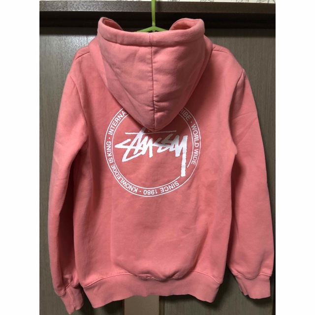 STUSSY(ステューシー)のステューシー　パーカー　ピンク　stussy スウェット レディースのトップス(パーカー)の商品写真