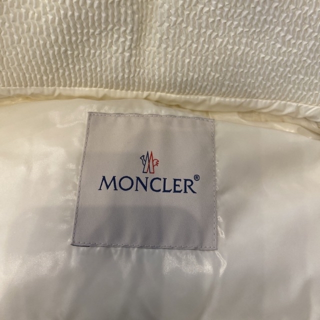 MONCLER(モンクレール)のモンクレール　ベスト　サイズ1 レディースのジャケット/アウター(ダウンベスト)の商品写真