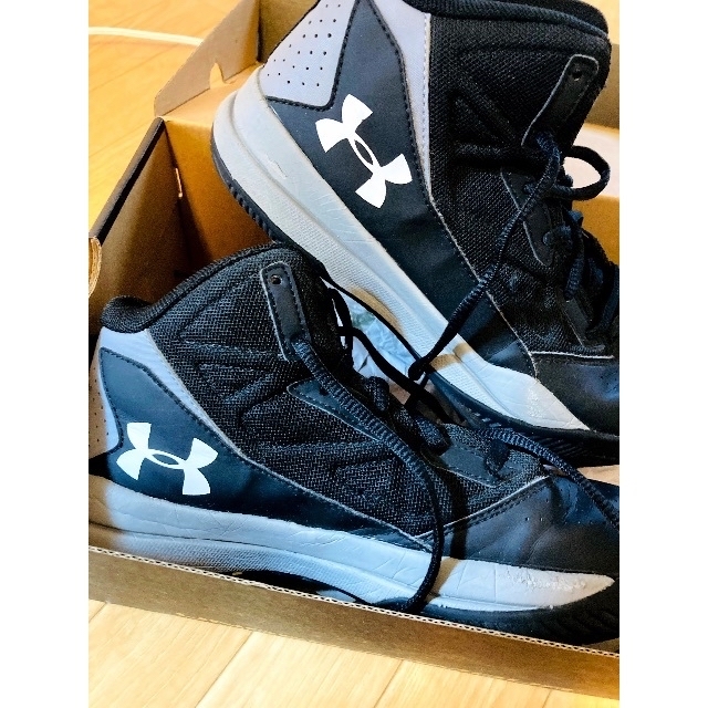 UNDER ARMOUR(アンダーアーマー)のUNDER ARMOR バッシュ23cm キッズ/ベビー/マタニティのキッズ靴/シューズ(15cm~)(その他)の商品写真