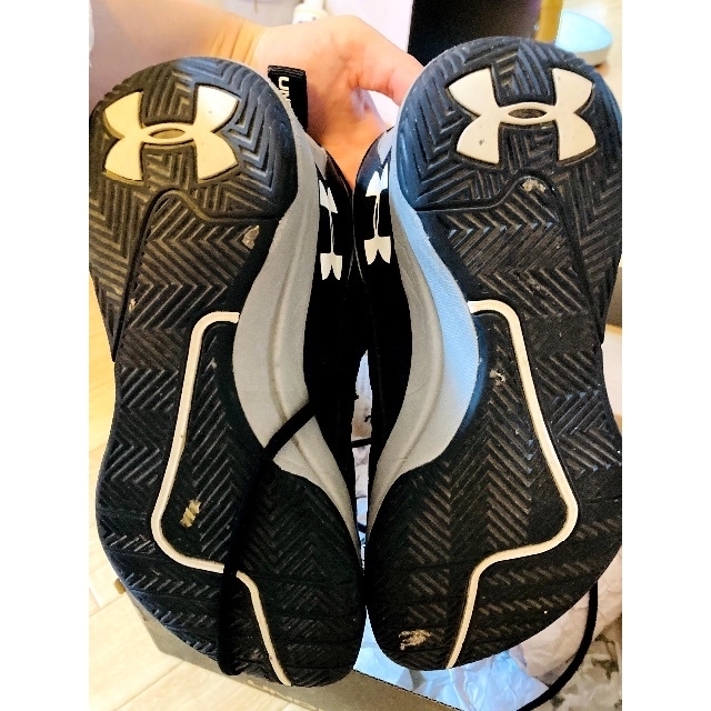 UNDER ARMOUR(アンダーアーマー)のUNDER ARMOR バッシュ23cm キッズ/ベビー/マタニティのキッズ靴/シューズ(15cm~)(その他)の商品写真