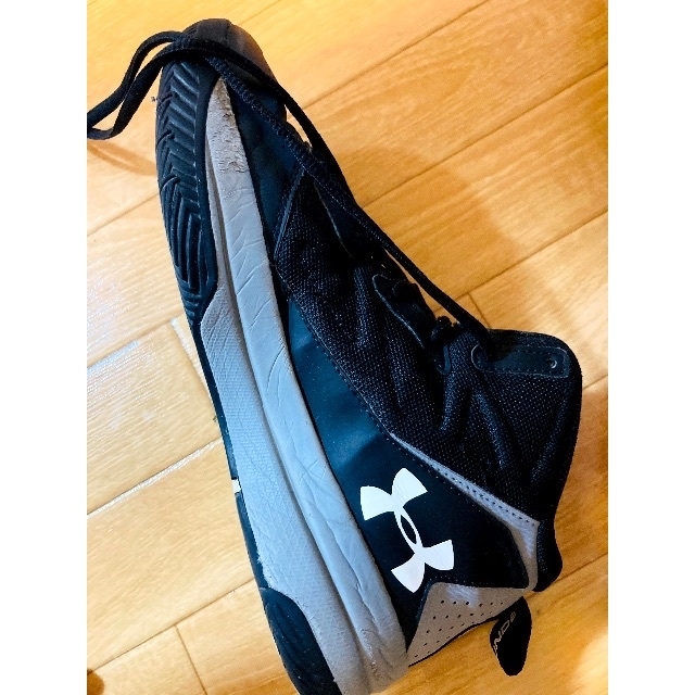 UNDER ARMOUR(アンダーアーマー)のUNDER ARMOR バッシュ23cm キッズ/ベビー/マタニティのキッズ靴/シューズ(15cm~)(その他)の商品写真