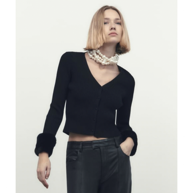 ZARA(ザラ)のZARA ニットカーディガン　フェイクファー　タグ付き レディースのトップス(カーディガン)の商品写真