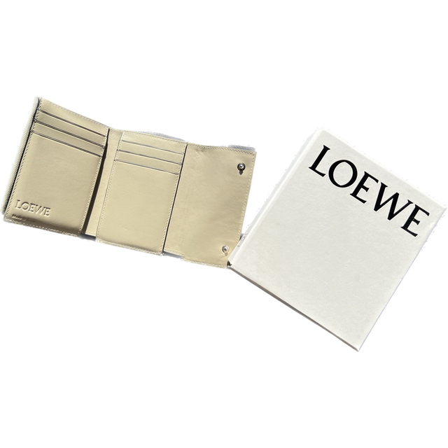 LOEWE(ロエベ)のLOEWEロエベ 　リピートアナグラム　三つ折り財布　ミニ財布 レディースのファッション小物(財布)の商品写真